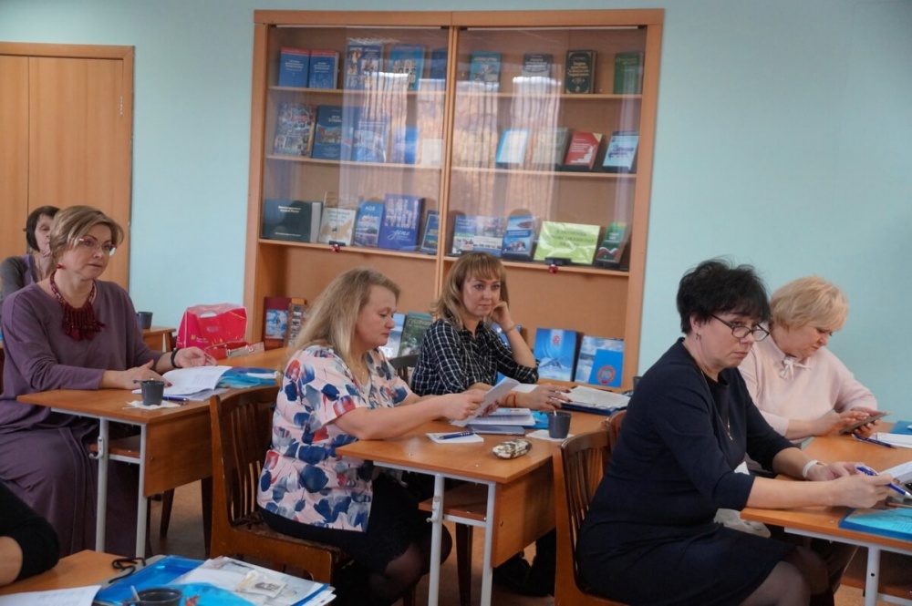 ЖЕНЩИНЫ ОБСУЖДАЮТ ЛЬГОТЫ